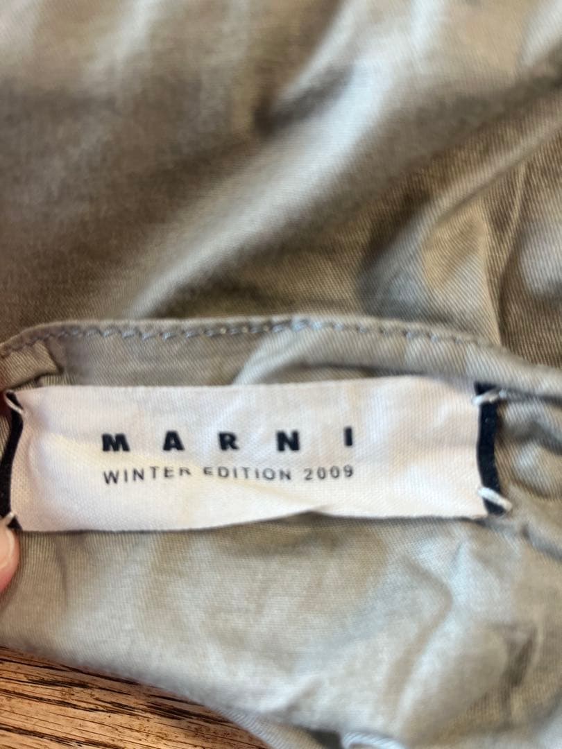 MARNI スタッズ付きグレーショルダーバッグ