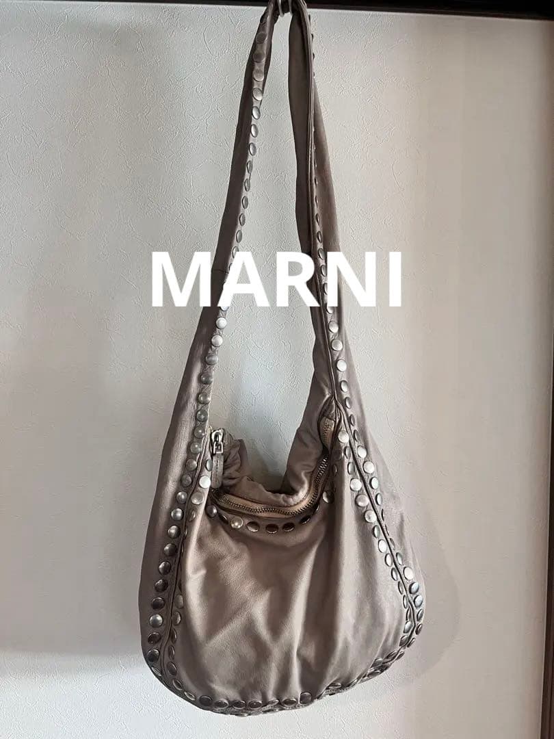 MARNI スタッズ付きグレーショルダーバッグ