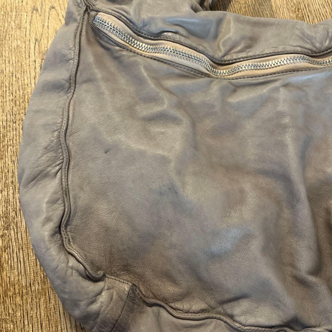 MARNI スタッズ付きグレーショルダーバッグ