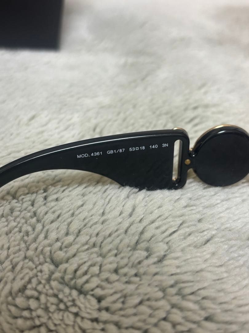 VERSACEサングラス