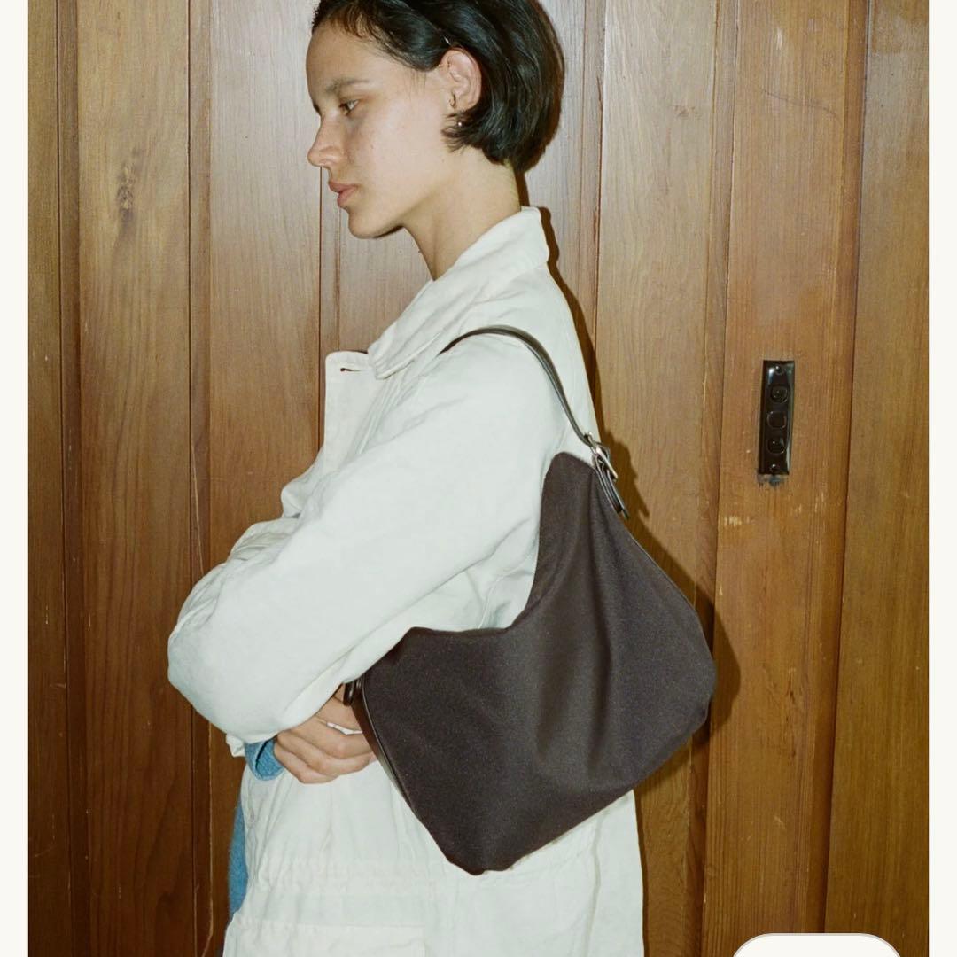 TOUT Y EST ブラウン ナイロンショルダーバッグ