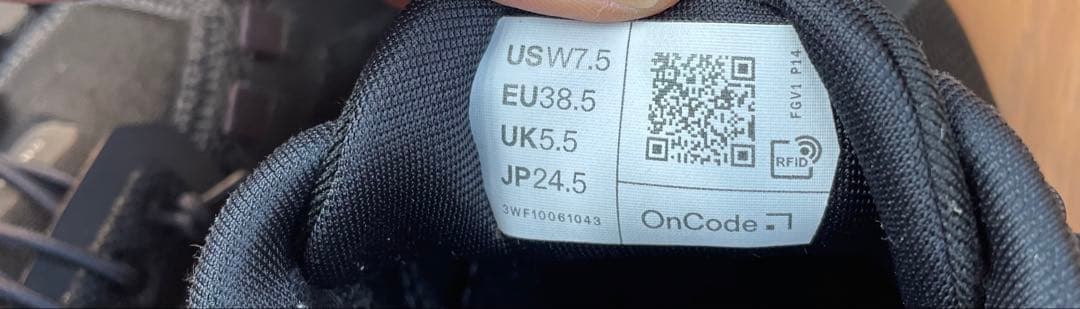 on トレイルランニングシューズ ブラック　24.5