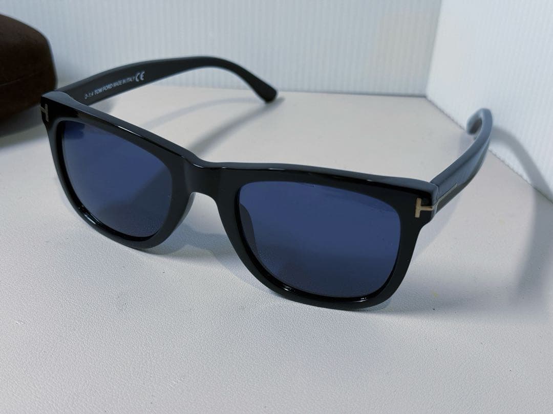 【美品】 サングラス TOM FORD Leo TF9336 01V