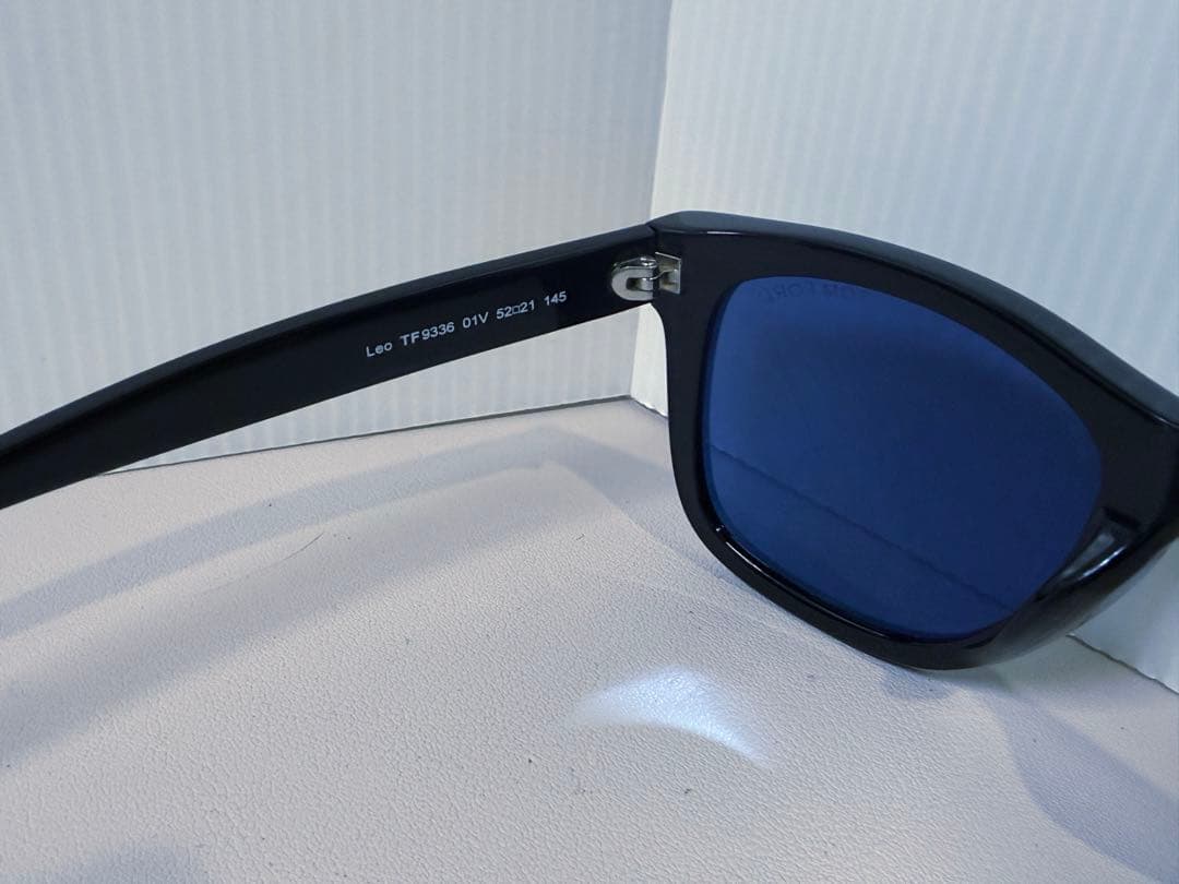【美品】 サングラス TOM FORD Leo TF9336 01V
