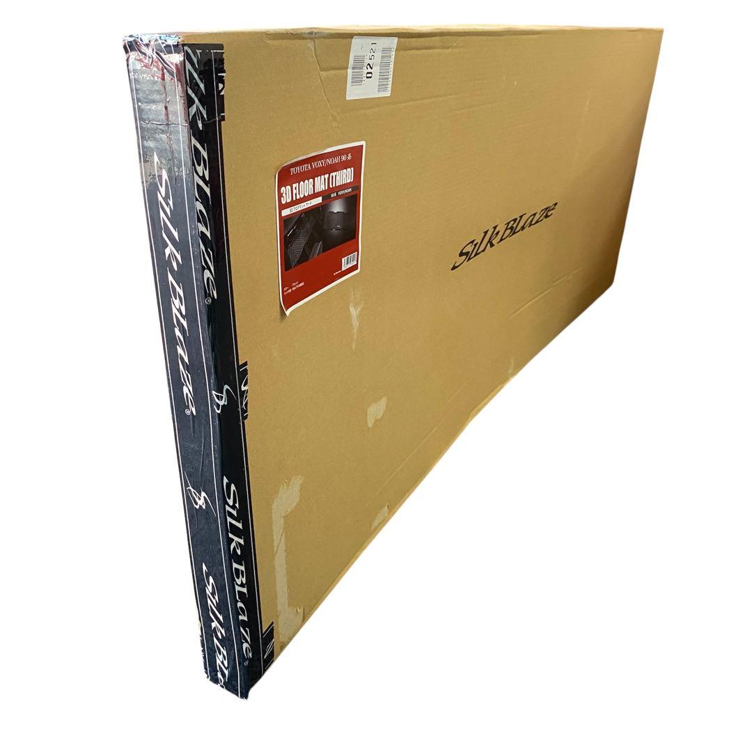 新品未使用 SilkBlaze トヨタ VOXY/NOAH 90系 フロアマット