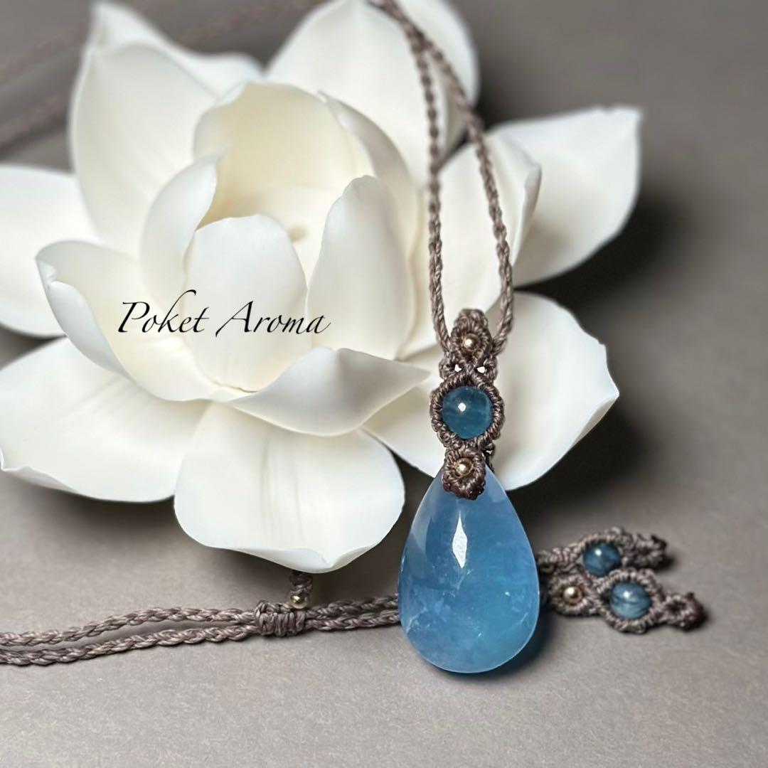 『清流』アクアマリンとディープカラーアクアマリンのマクラメペンダントネックレス