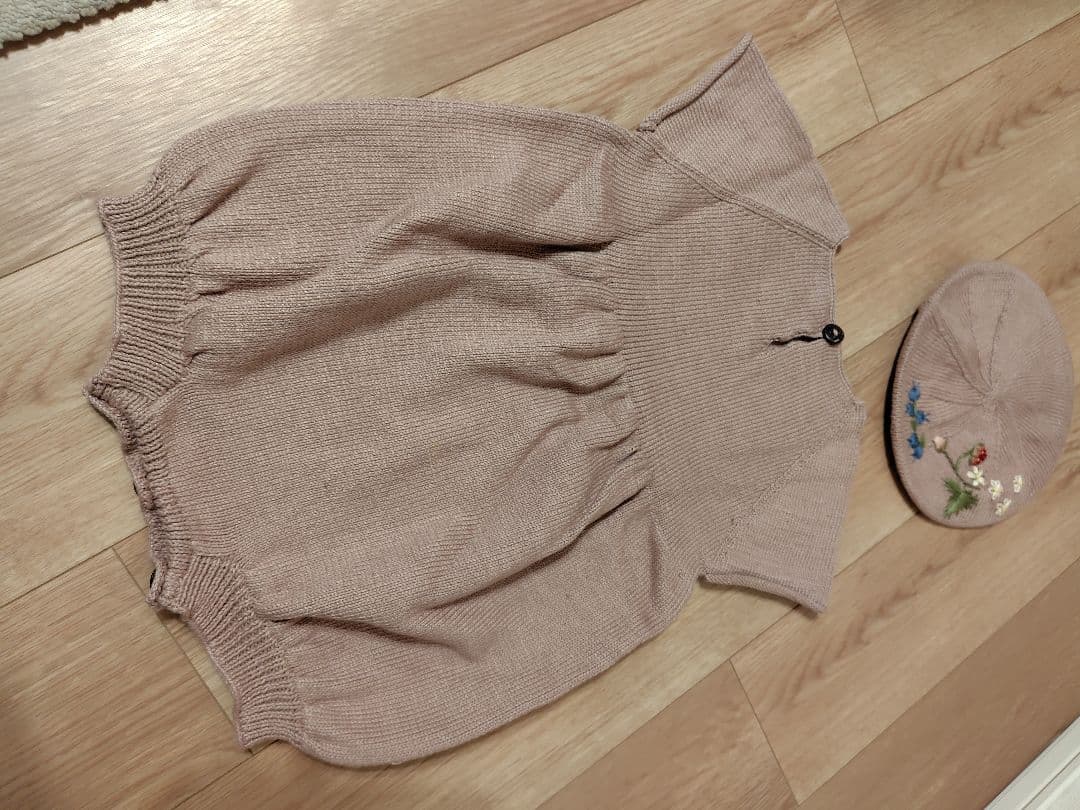 Shirley bredal刺繍ロンパースとベレー帽セット