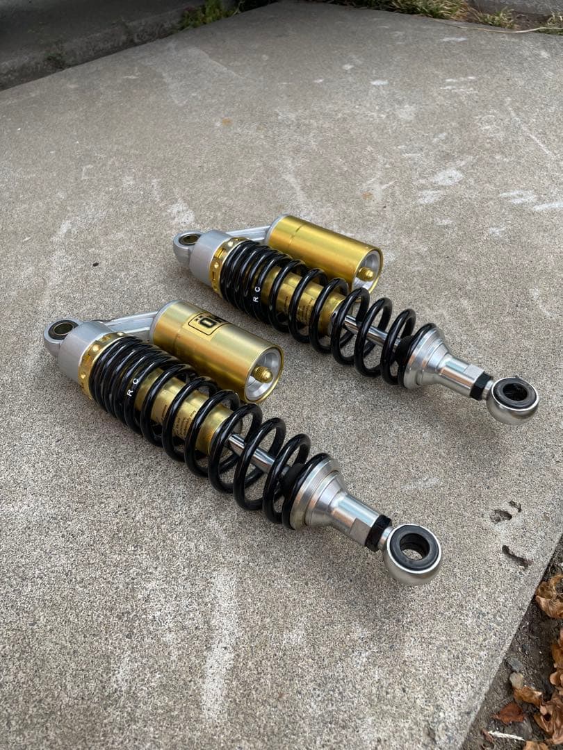 SR400にて使用　RC サスペンションショック？