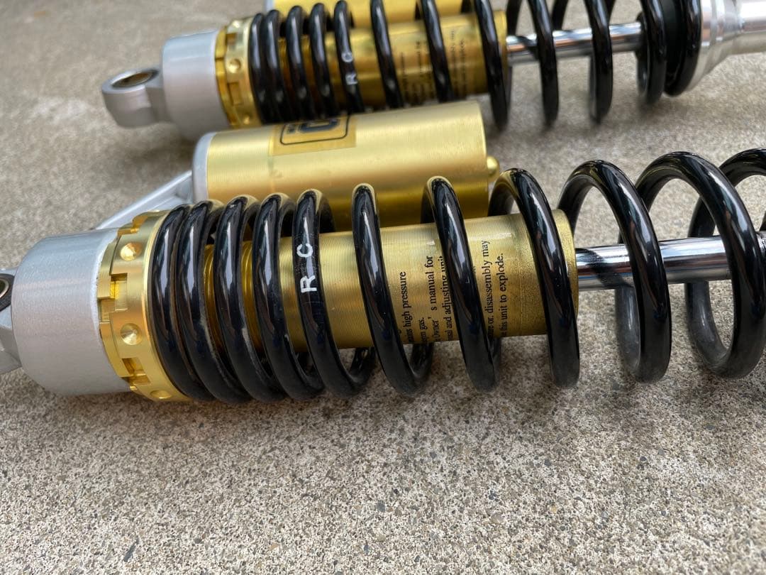 SR400にて使用　RC サスペンションショック？