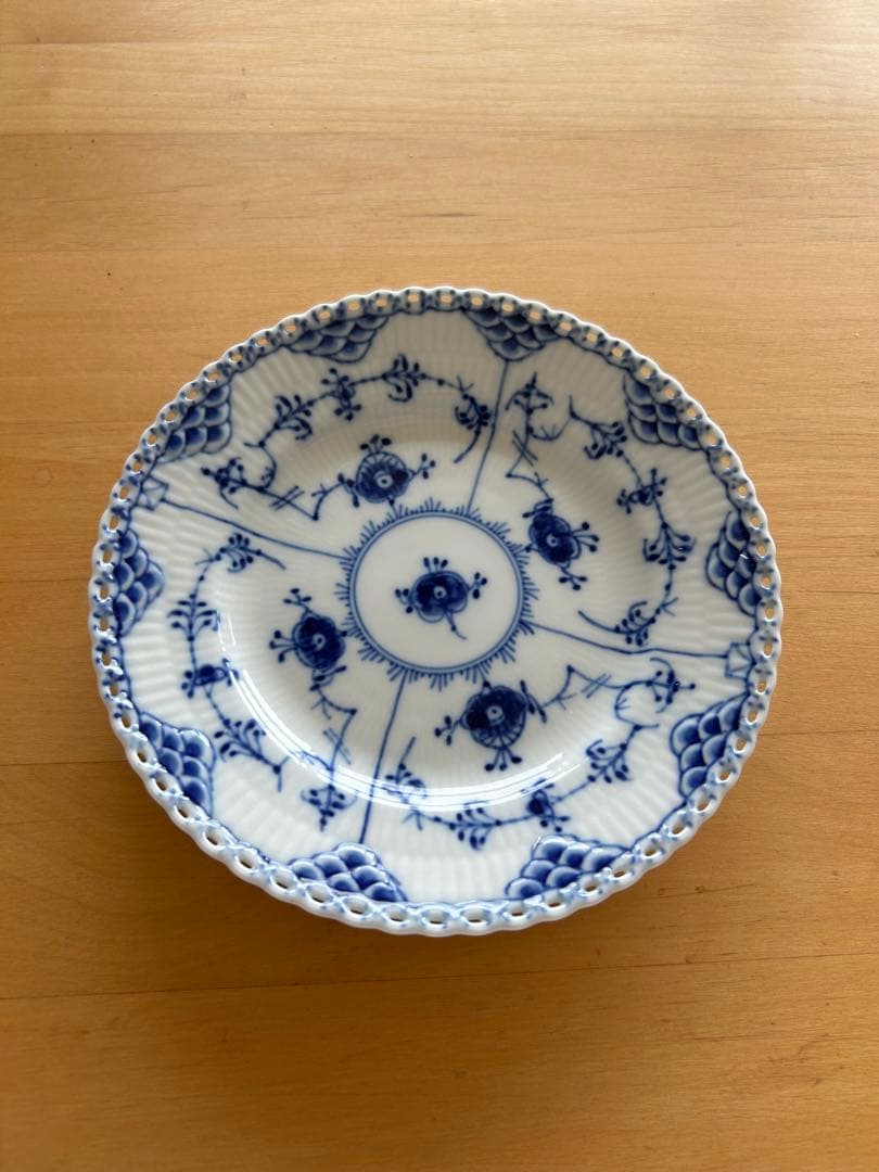 もも　①ロイヤルコペンハーゲン　ブルーフルーテッド フルレース17cm 皿