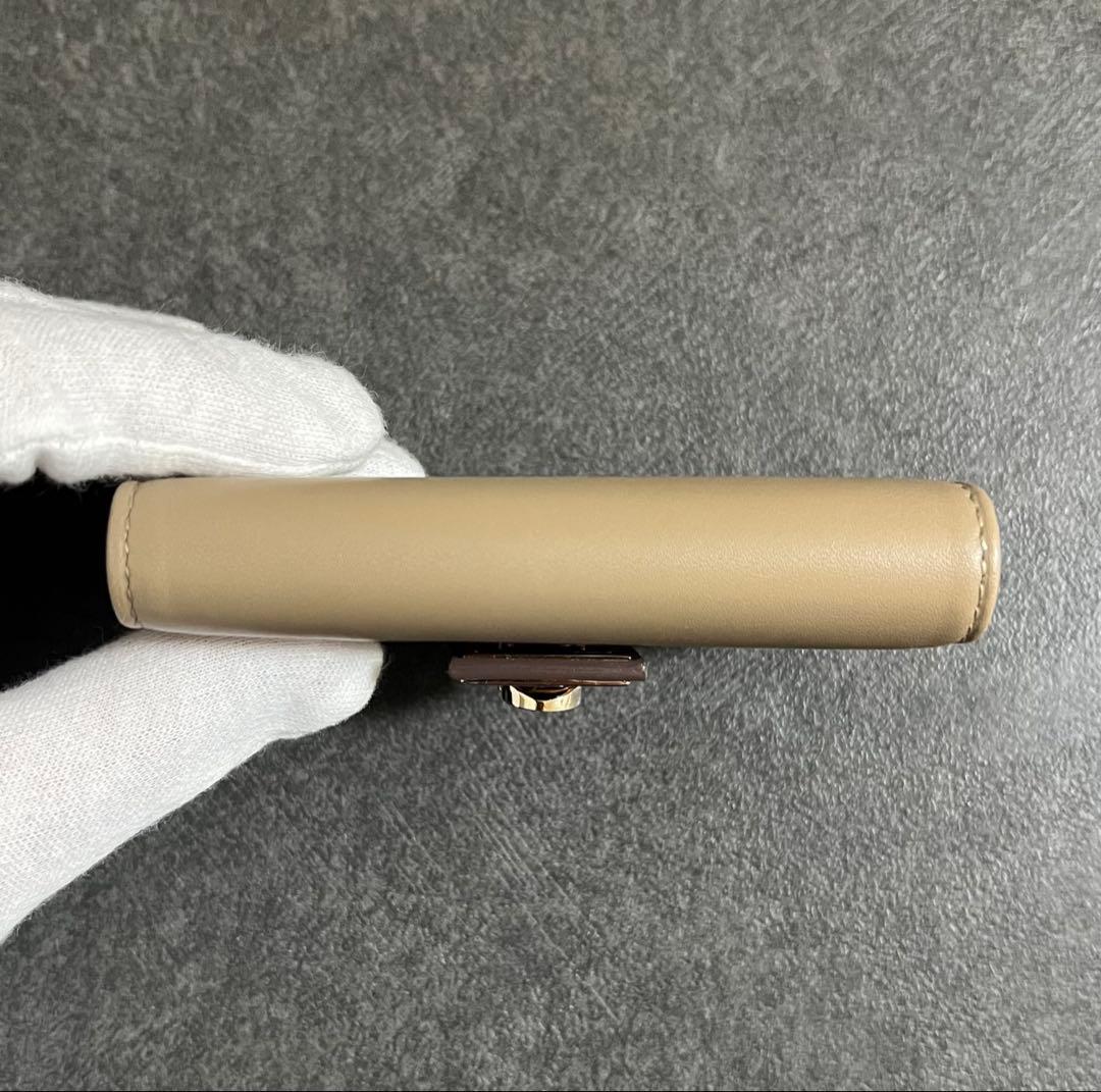 未使用　Salvatore Ferragamo ベージュキーケース