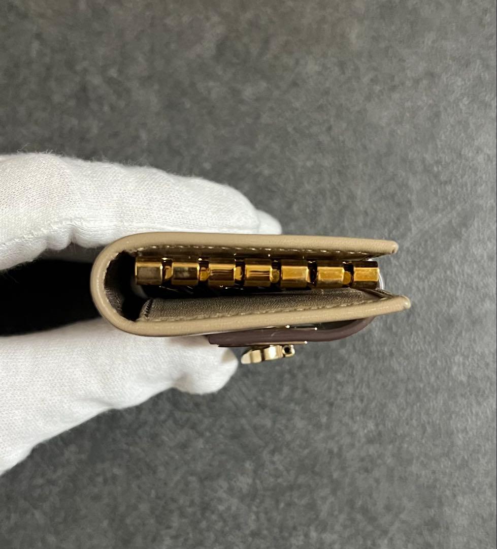 未使用　Salvatore Ferragamo ベージュキーケース