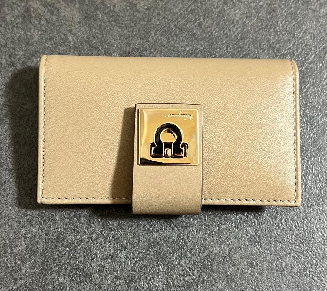 未使用　Salvatore Ferragamo ベージュキーケース