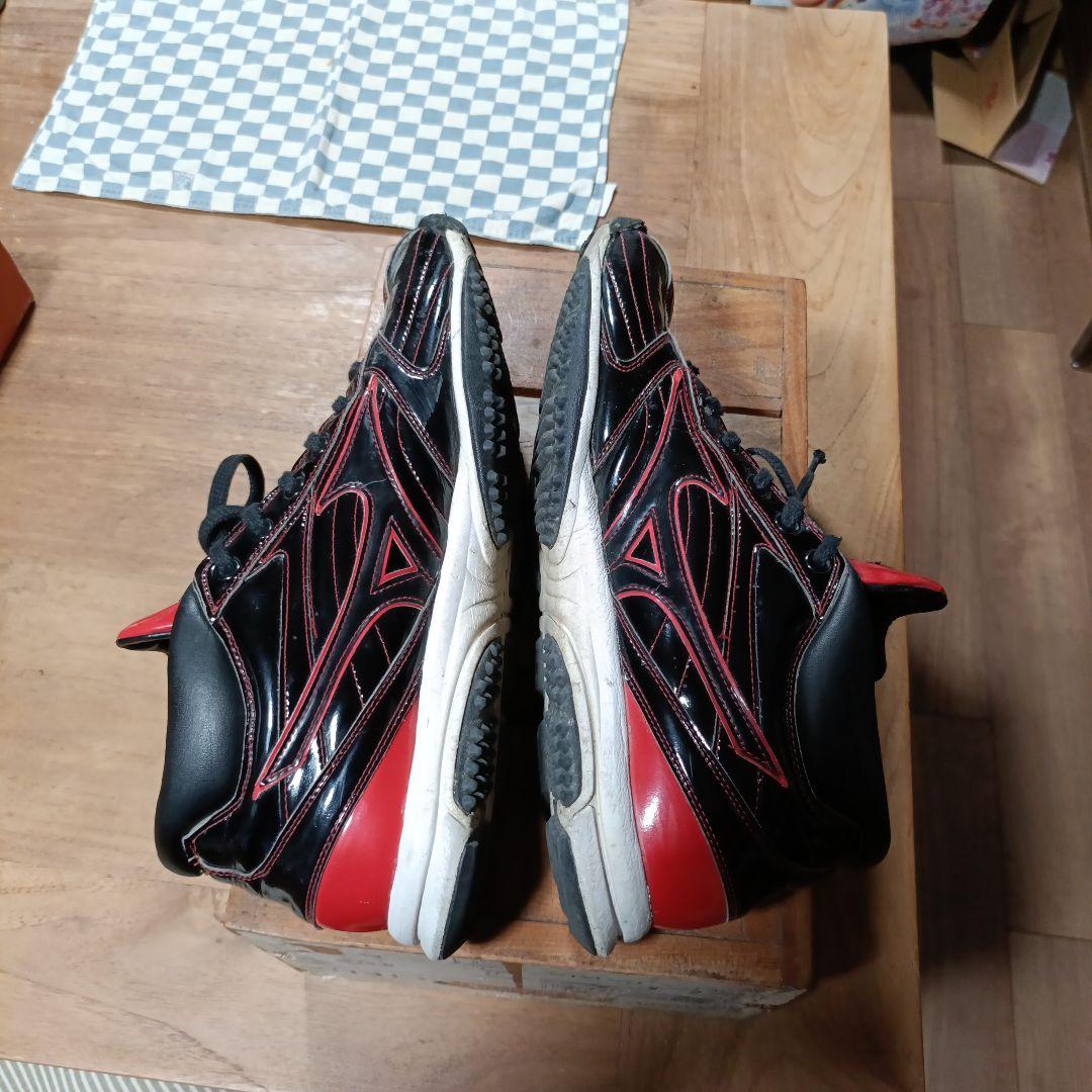 28cmミズノプロ 野球アップシューズ 黒/赤　トレーニングシューズ