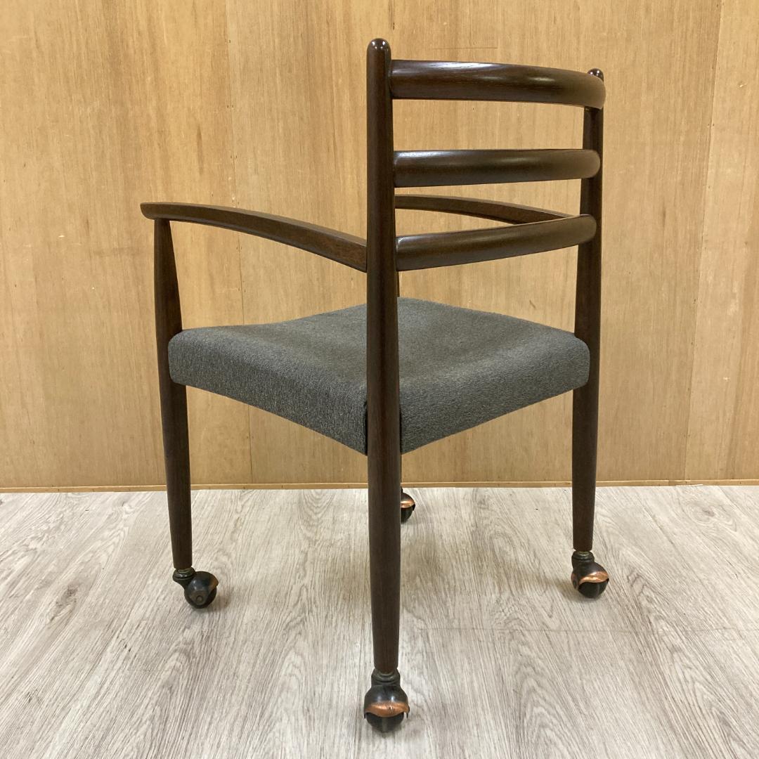 【柏木工】ナラ材　アームチェア　椅子　ダイニングチェア　キャスター付き