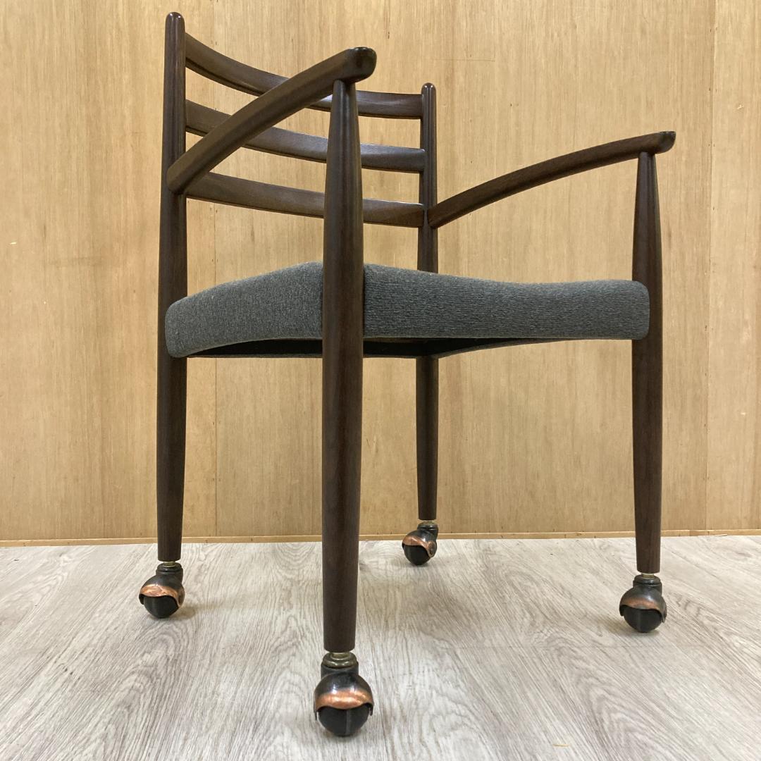 【柏木工】ナラ材　アームチェア　椅子　ダイニングチェア　キャスター付き