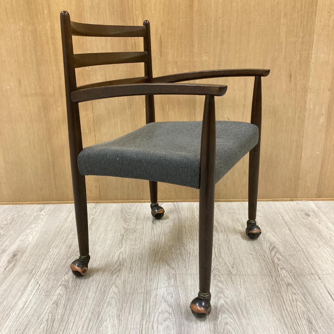 【柏木工】ナラ材　アームチェア　椅子　ダイニングチェア　キャスター付き