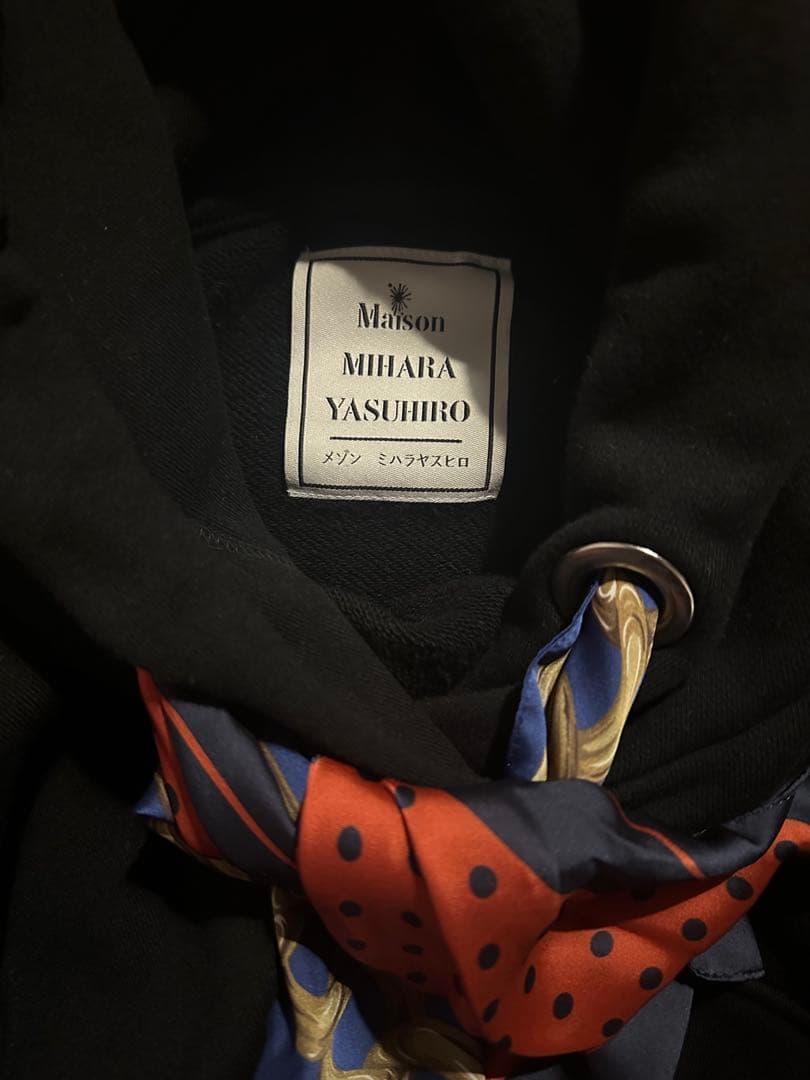 希少 MIHARA YASUHIRO スカーフ付きブラックフーディ
