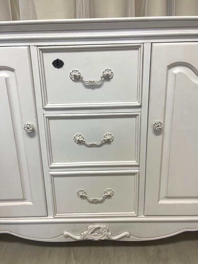 リュバンシュ ロココアンティークキー付ホワイト洋服ダンス キャビネット