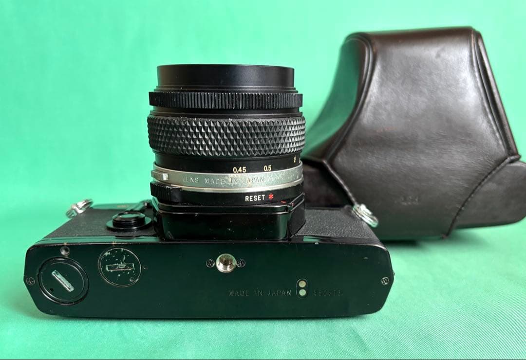 ★ OLYMPUS OM-2 (革ケース付) + 標準レンズ 50mm F1.4