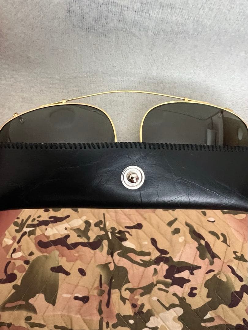 グラッドハンドゴールドフレーム クリップオン型 サングラス　ケース付