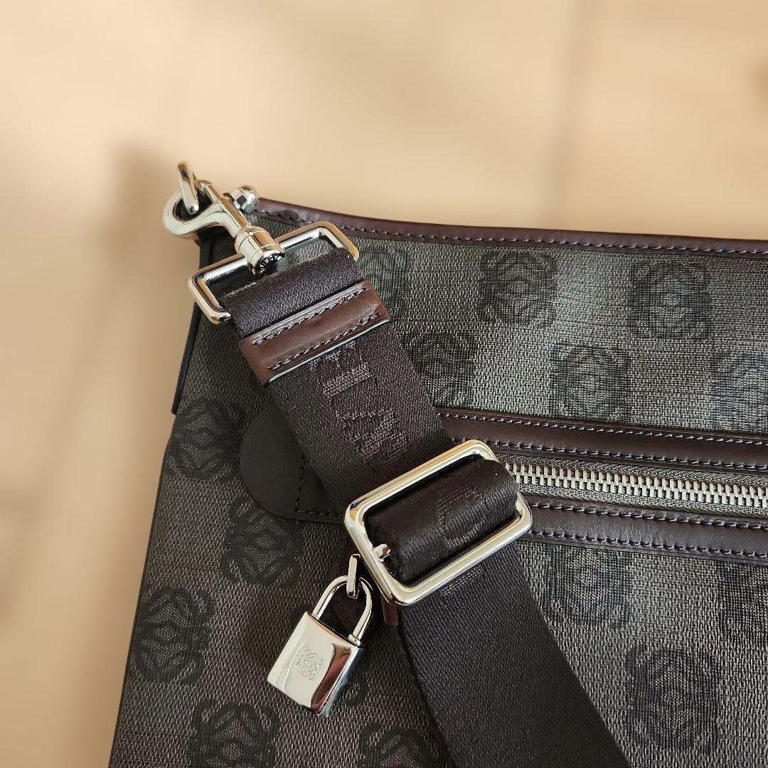 LOEWE　モノグラム柄 ショルダーバッグ　ブラウン