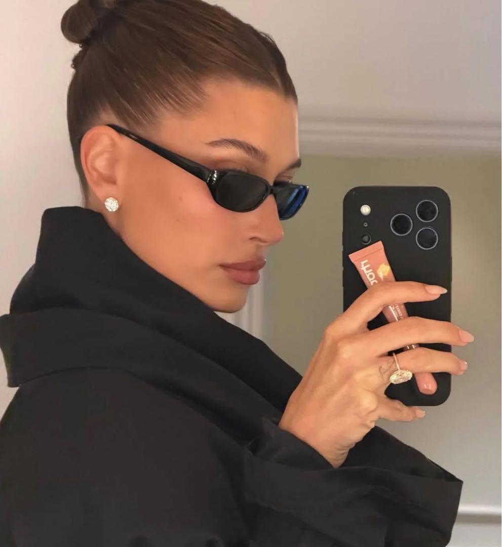 完売品rhode skin限定ブラックiPhoneケース 17pror