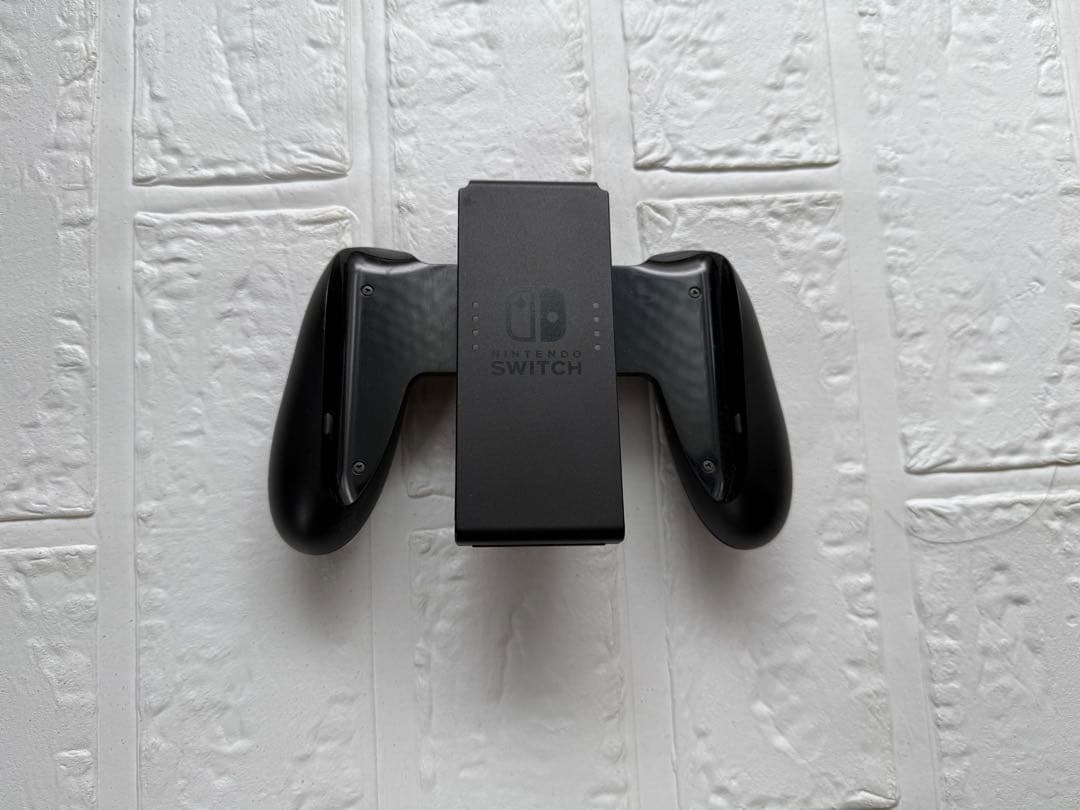 【Nintendo Switch 本体＋収納ケース付き】