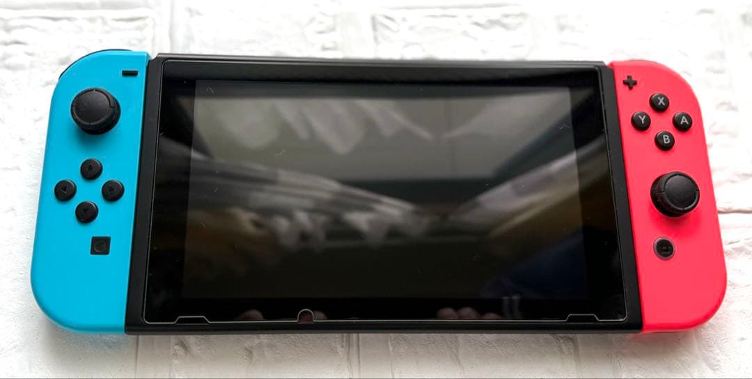 【Nintendo Switch 本体＋収納ケース付き】