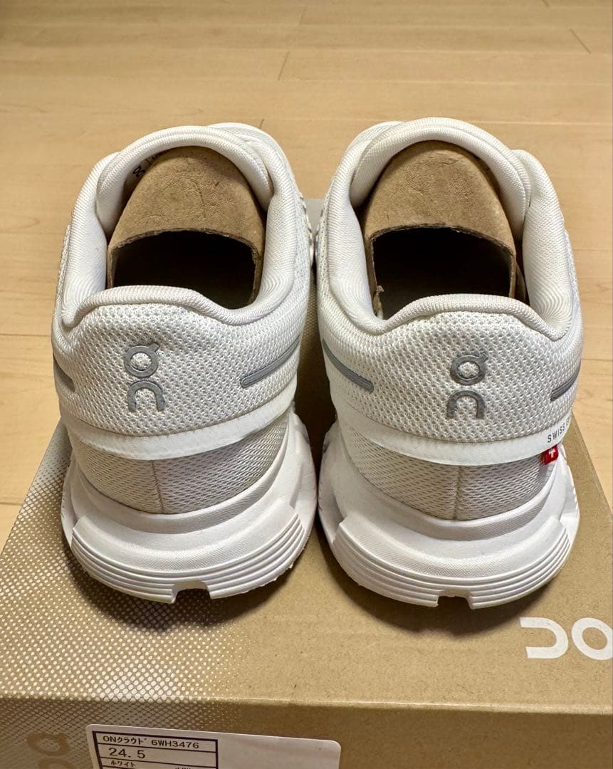 【極美品】On Cloud 6 ウィメンズ 24.5cm ホワイト| ホワイト