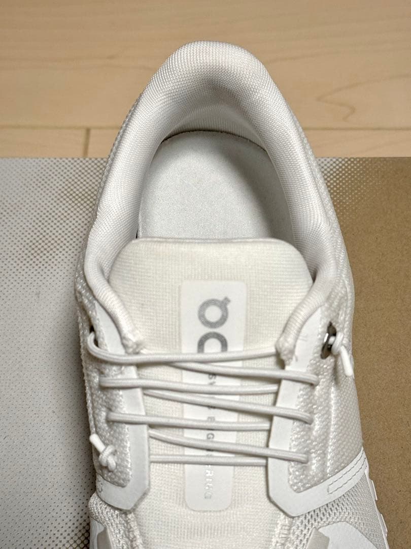 【極美品】On Cloud 6 ウィメンズ 24.5cm ホワイト| ホワイト