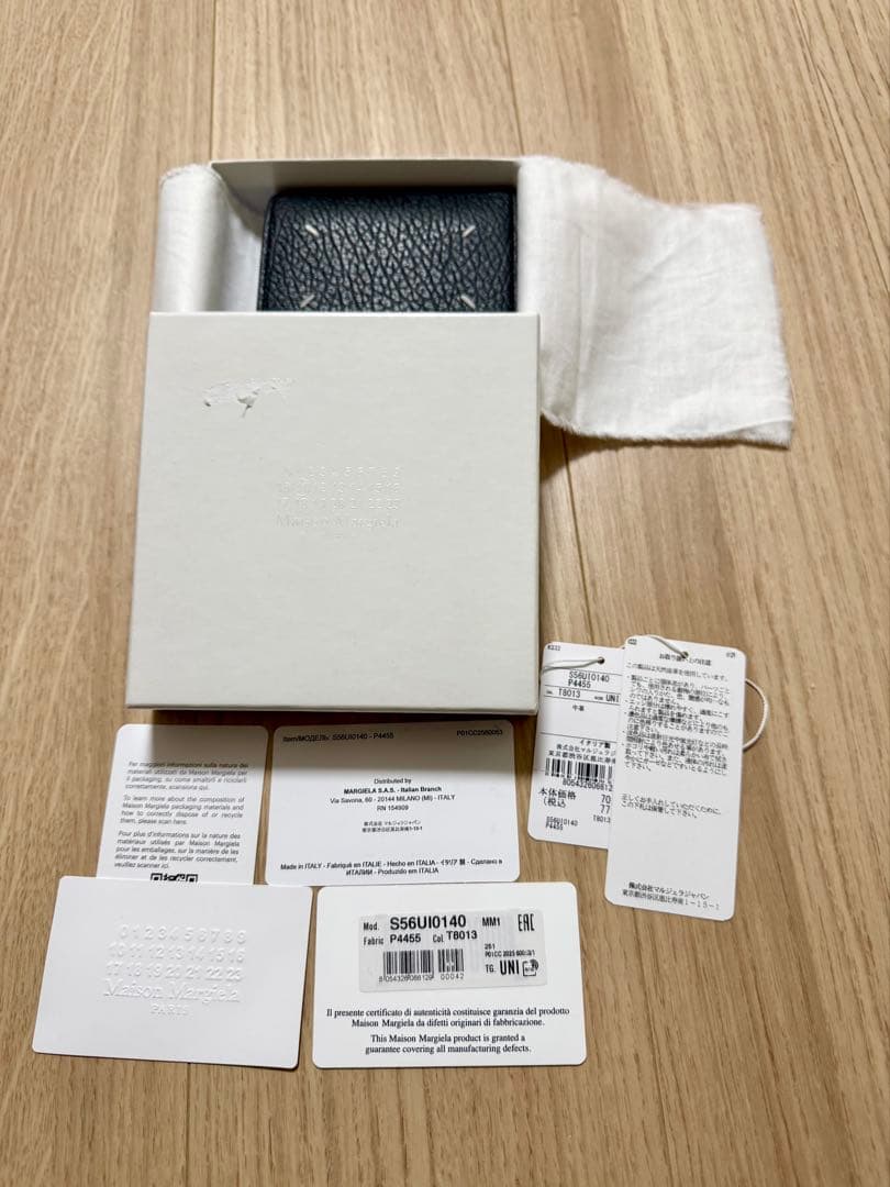 マルジェラ　【S56UI0140】黒 レザー 二つ折り財布