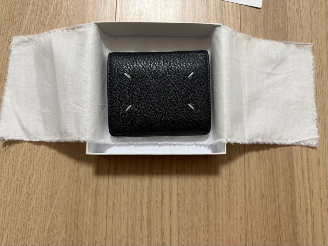 マルジェラ　【S56UI0140】黒 レザー 二つ折り財布