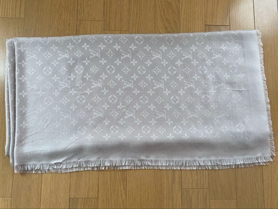 【美品】ルイヴィトン　モノグラム大判ストール　140✖️140 グレージュ