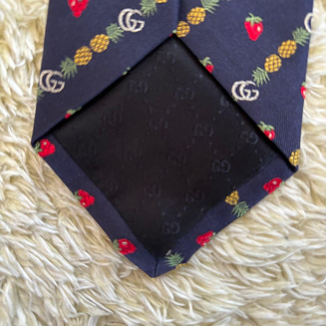 美品　グッチ ネクタイ ネイビー 濃紺 マーモント イチゴ パイナップル