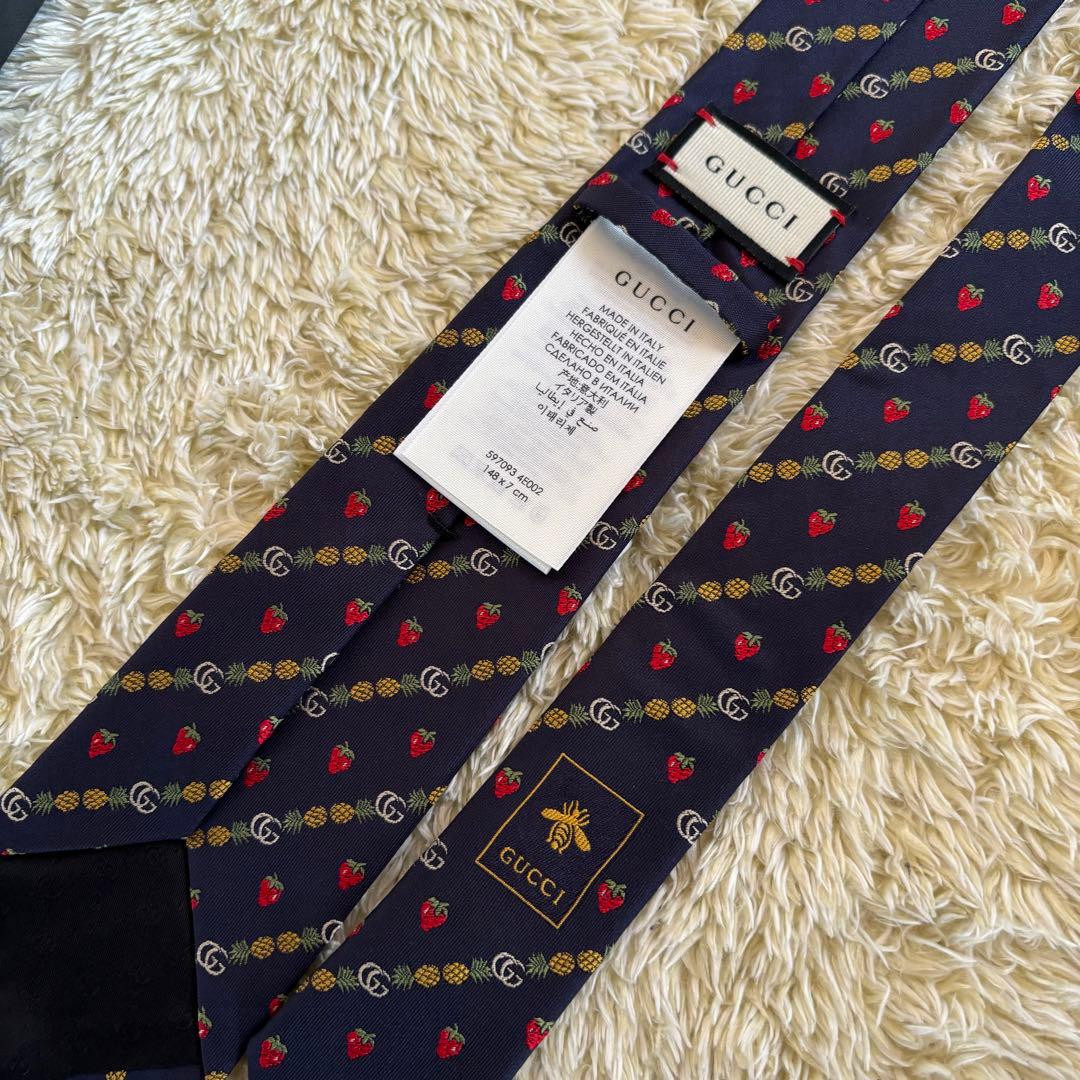 美品　グッチ ネクタイ ネイビー 濃紺 マーモント イチゴ パイナップル