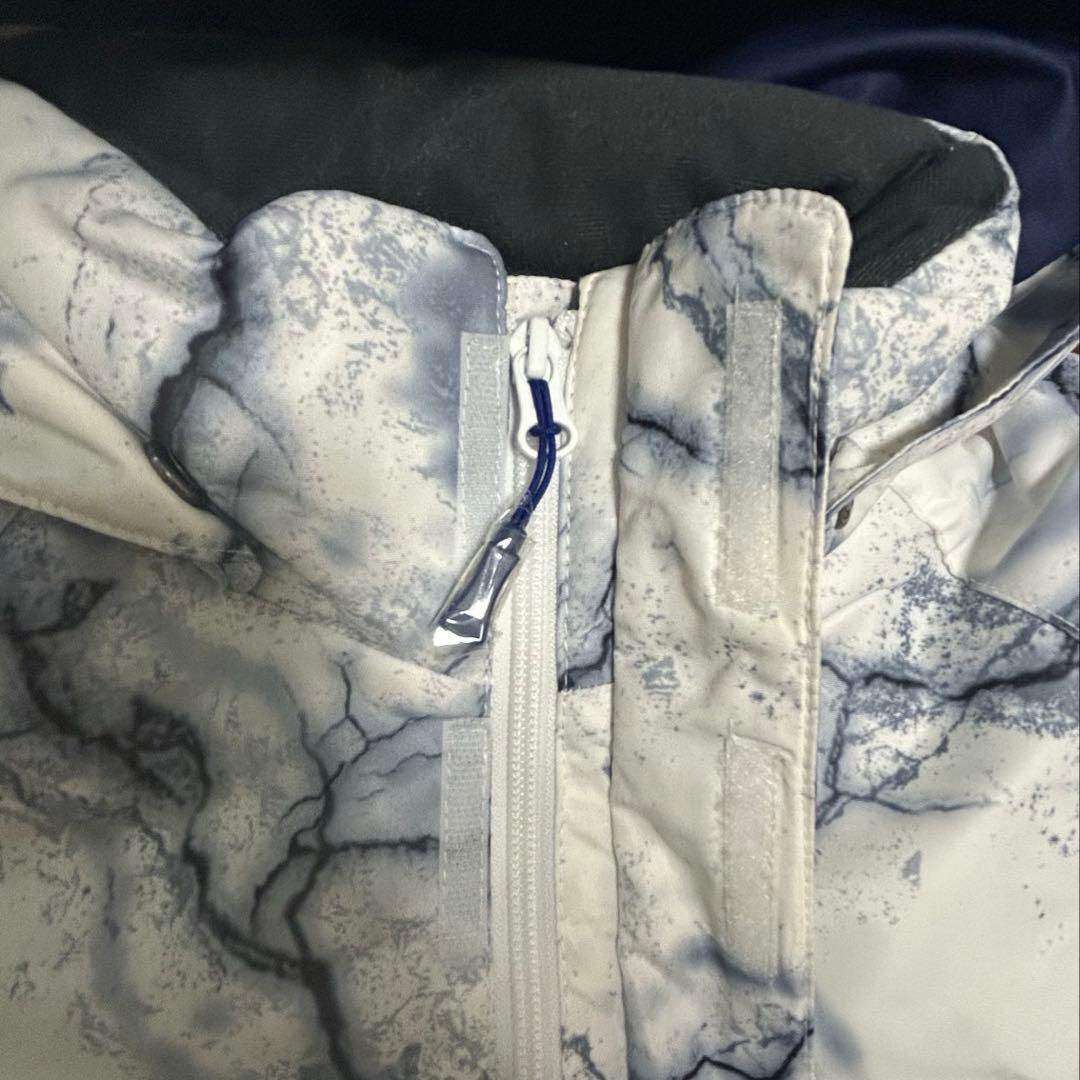 新品タグ付きオンヨネ　スキーウェア上下セットアップ160