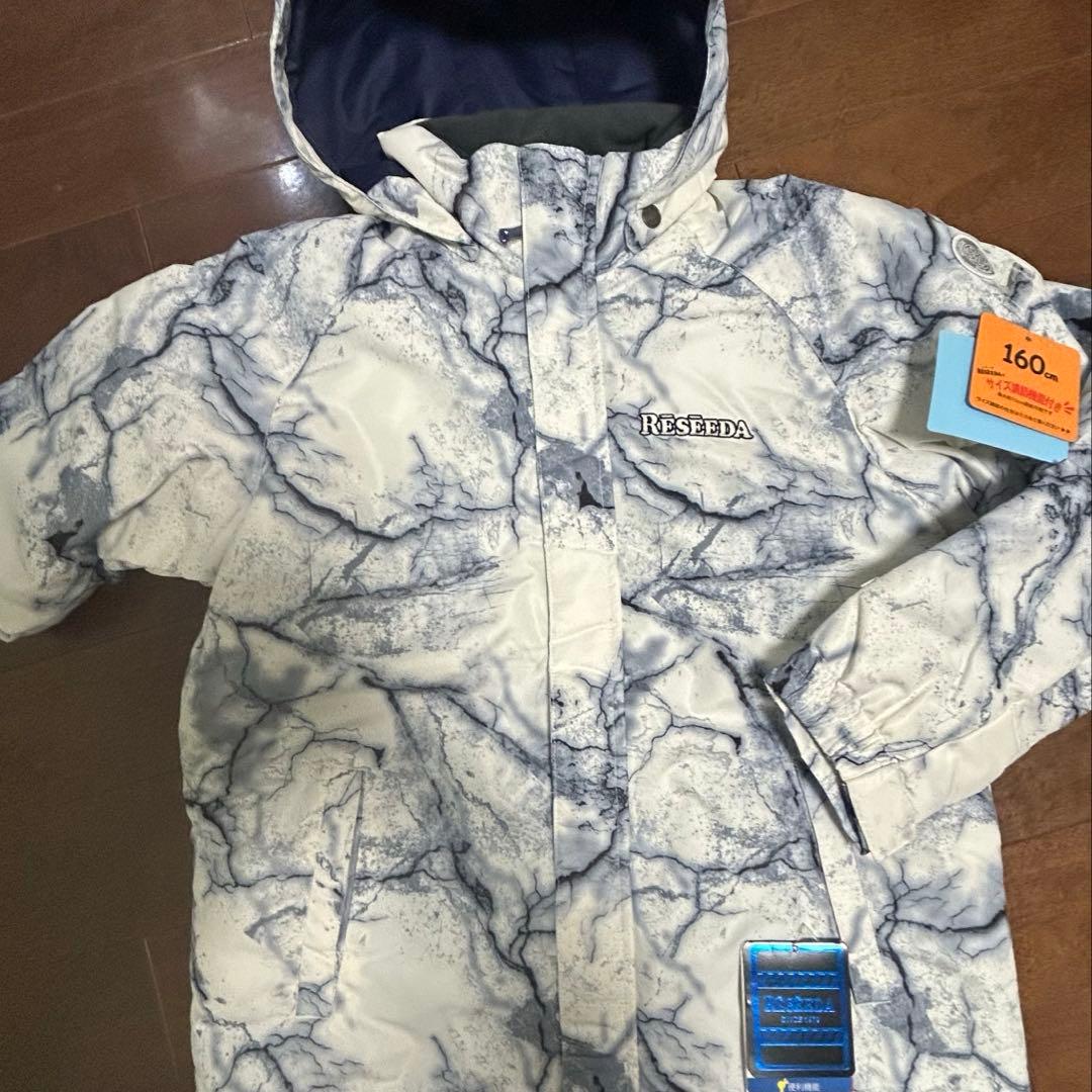 新品タグ付きオンヨネ　スキーウェア上下セットアップ160