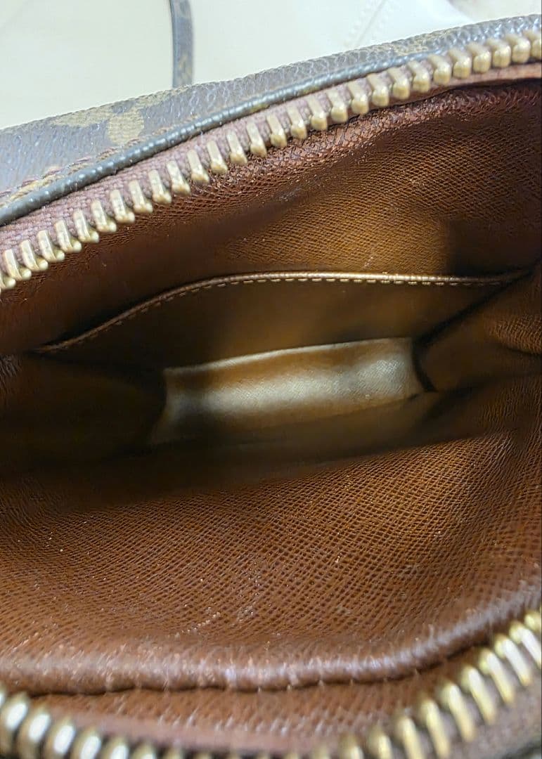 Louis Vuitton ルイヴィトン アマゾン モノグラム ショルダーバッグ