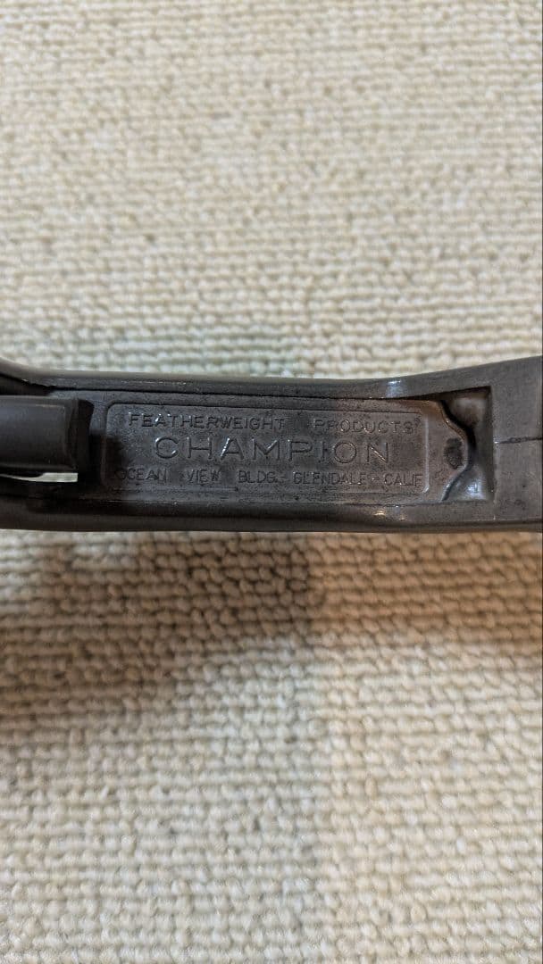 ザウルスのフェザーウェイトチャンピオングリップ