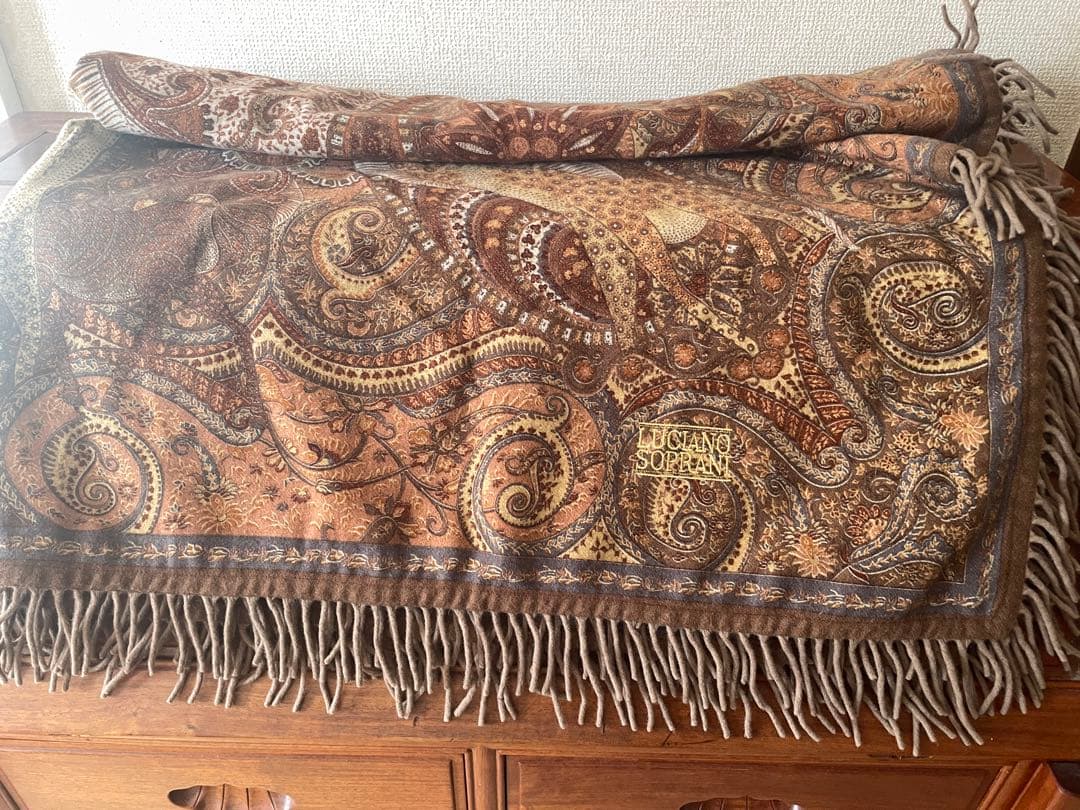 美品ルチアーノソプラーニ　素材：ラムウール80%、カシミヤ20% イタリア製