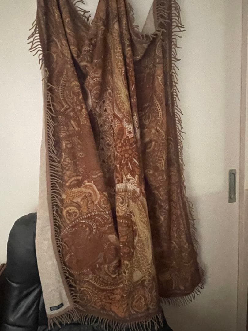 美品ルチアーノソプラーニ　素材：ラムウール80%、カシミヤ20% イタリア製