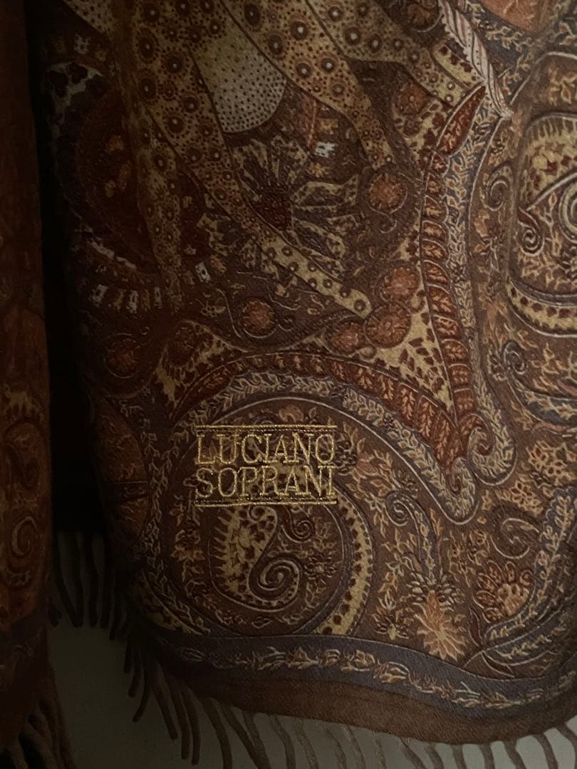 美品ルチアーノソプラーニ　素材：ラムウール80%、カシミヤ20% イタリア製