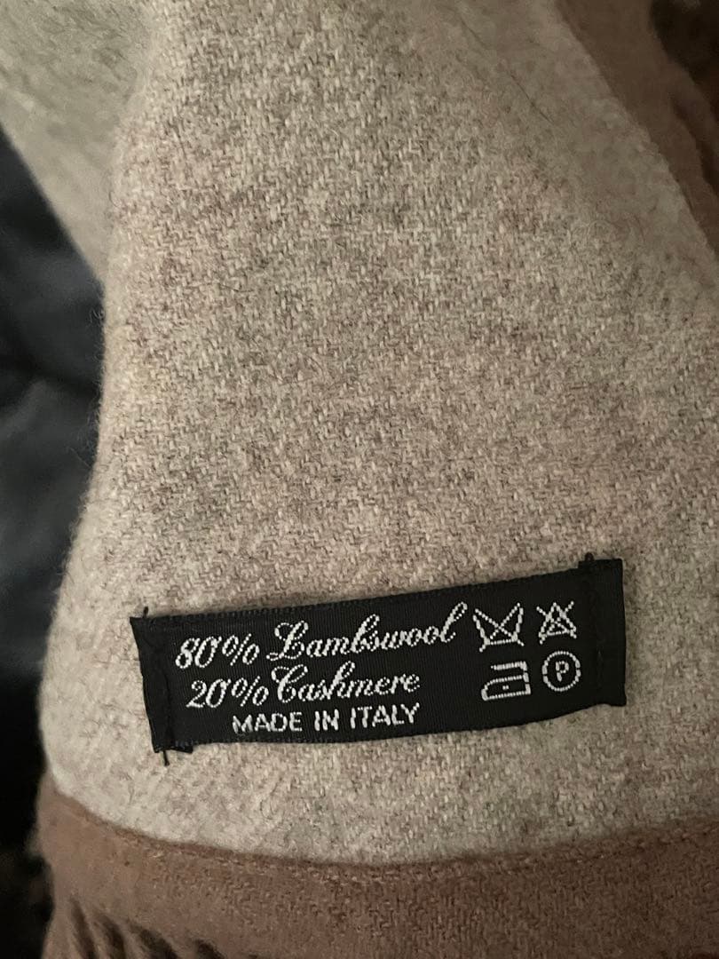 美品ルチアーノソプラーニ　素材：ラムウール80%、カシミヤ20% イタリア製