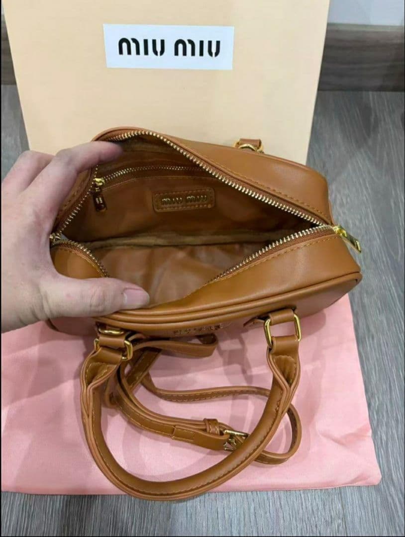 ブラウンショルダーバッグ