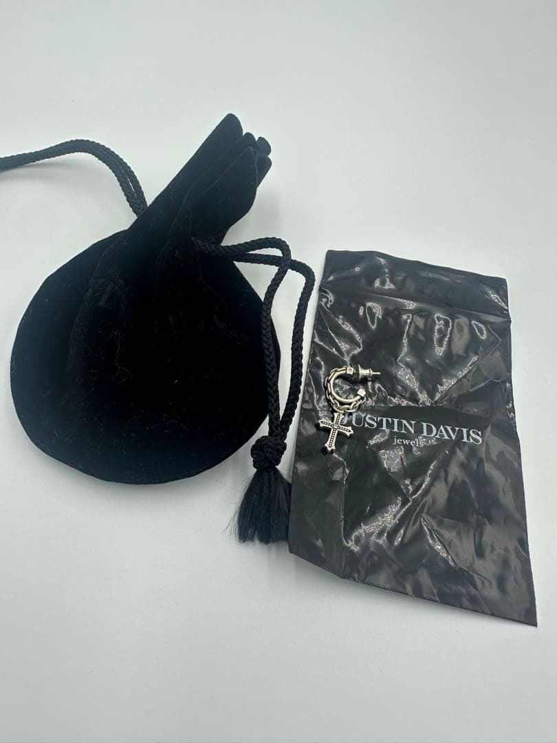 ジャスティンデイビス　CONSTANTINE CROSS SEJ826 ピアス