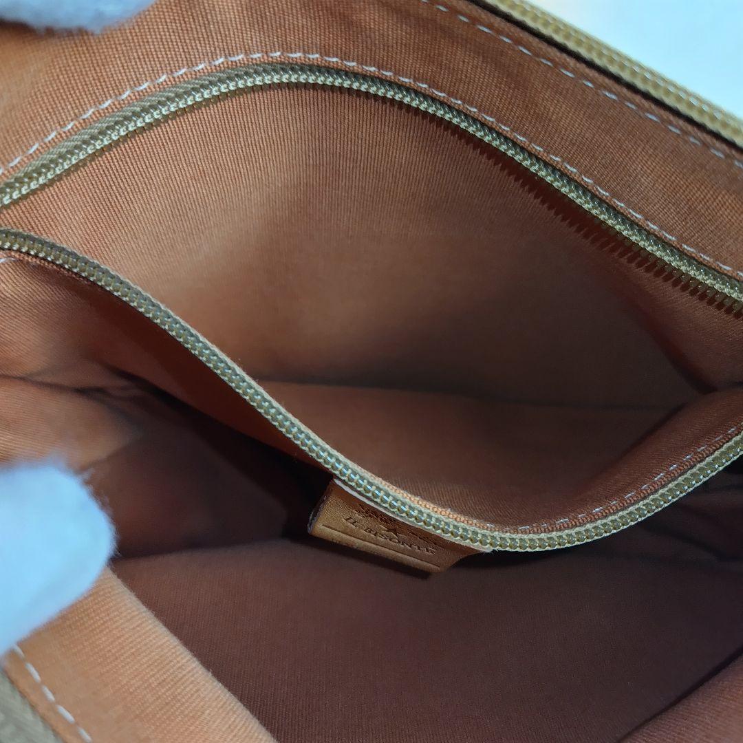 ✨IL BISONTE✨イ・ルビゾンテ　ショルダーバッグ　三日月　本革　キャメル