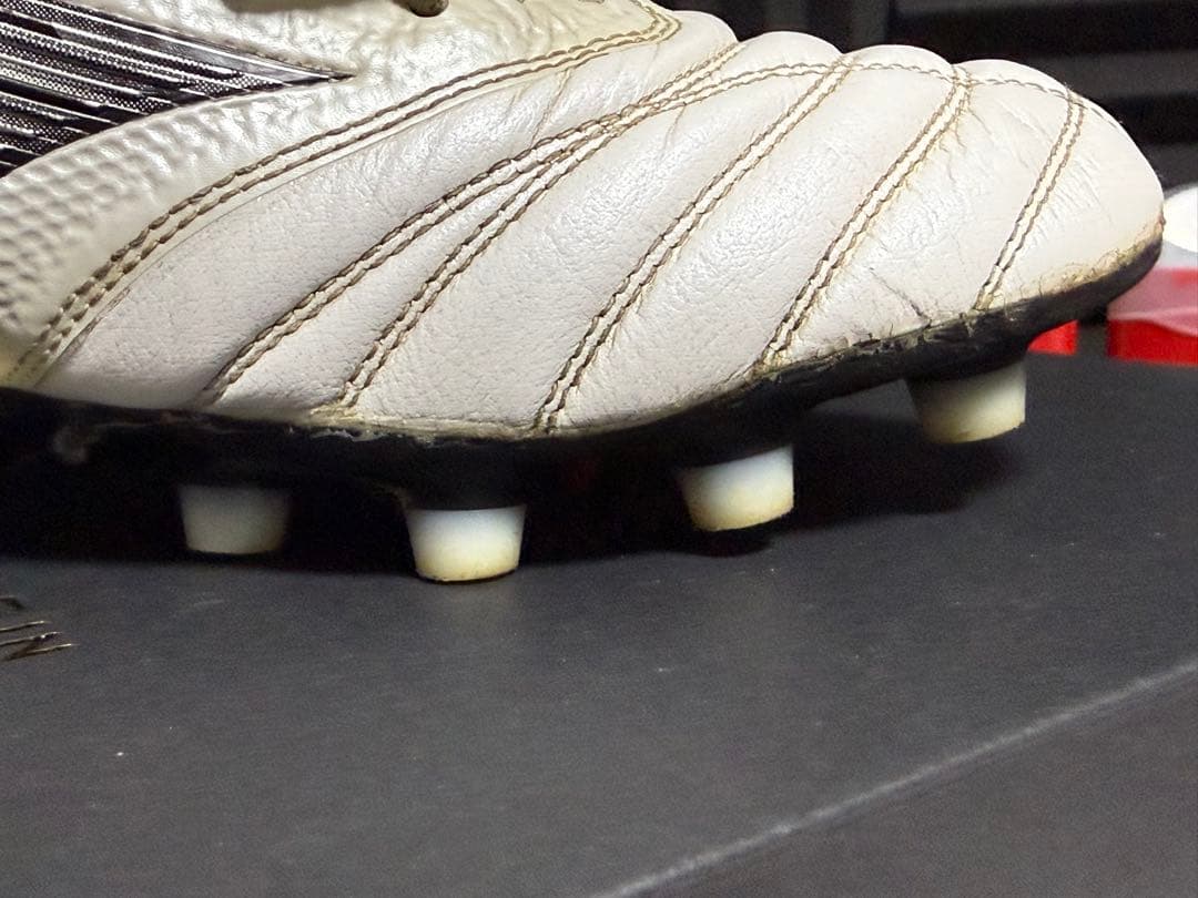 ミズノモレリア4βサッカーシューズ・スパイク ホワイト/レッド 日本製