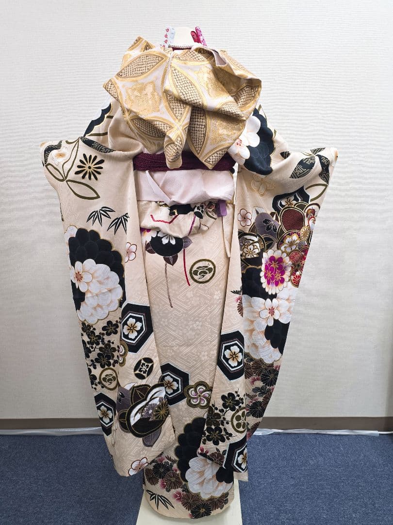 【145~159センチぐらいの方が適応サイズ】振袖フルセット　玉城ティナベージュ