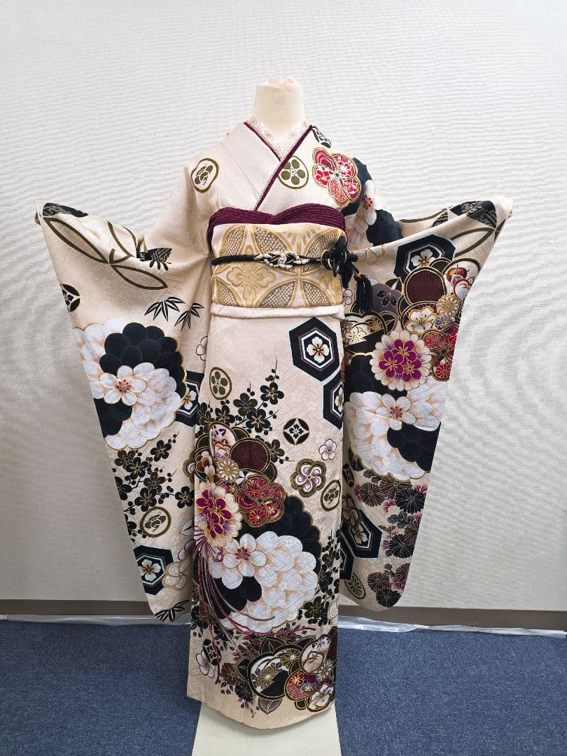 【145~159センチぐらいの方が適応サイズ】振袖フルセット　玉城ティナベージュ